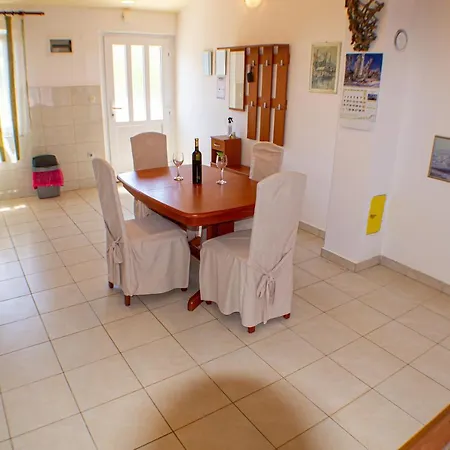 Apartment Utiha *